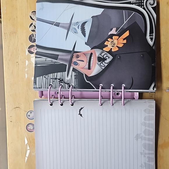 THE NIGHTMARE BEFORE CHRISTMAS SNAP FRONT JOURNAL AND STICKY NOTES - Picture 7 of 16